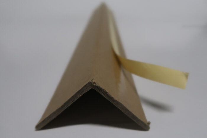 #CANTONERA CARTON +ADHESIVO 40x40x3,5x600